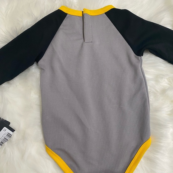 Nike baby long sleeve bodysuit - Picture 4 of 6